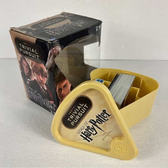 Hasbro Trivial Pursuit: Harry Potter Edition - Yellow - Picture 1 of 3